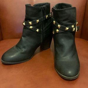 Cato Women's Size 9M Booties Ankle Boots Black Heel Faux Leather Zip Up